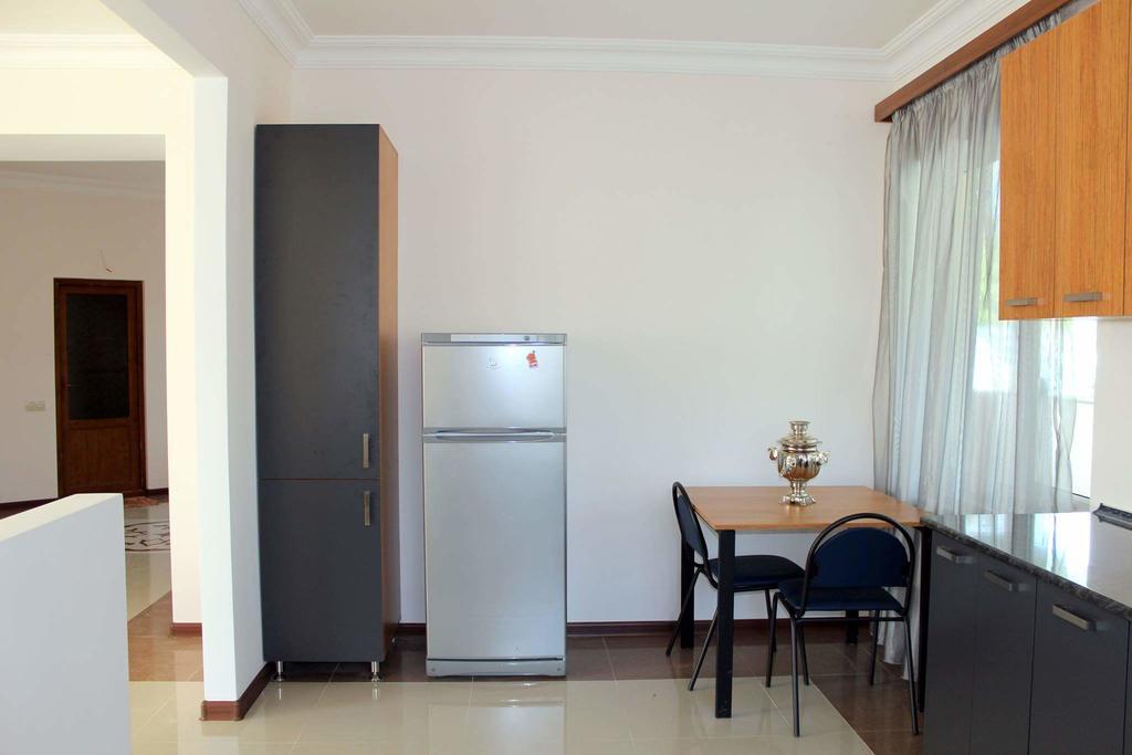 Family & Friends Guest House Dilijan Eksteriør billede